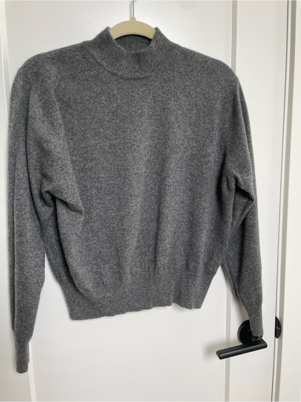 Pure cashmere mockneck sweater in Heathered Charcoal / Dark Grey